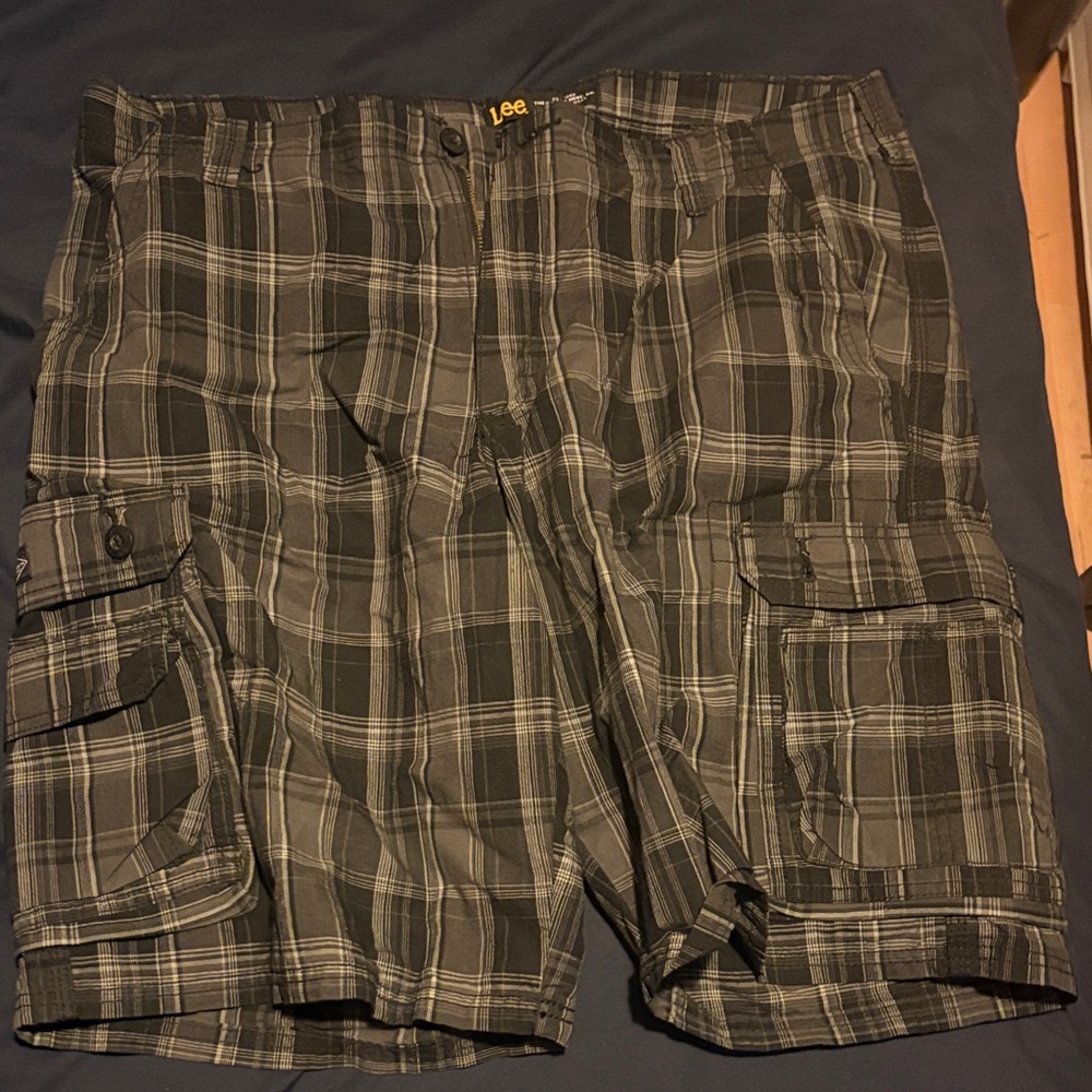 Lee Men's Dark Gray Plaid Cargo Shorts